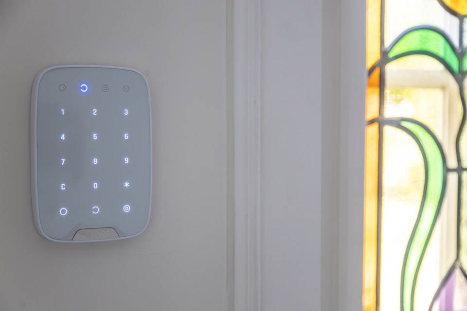 Pose d’alarme au Luxembourg : sécurisez votre domicile avec une alarme anti-intrusion moderne